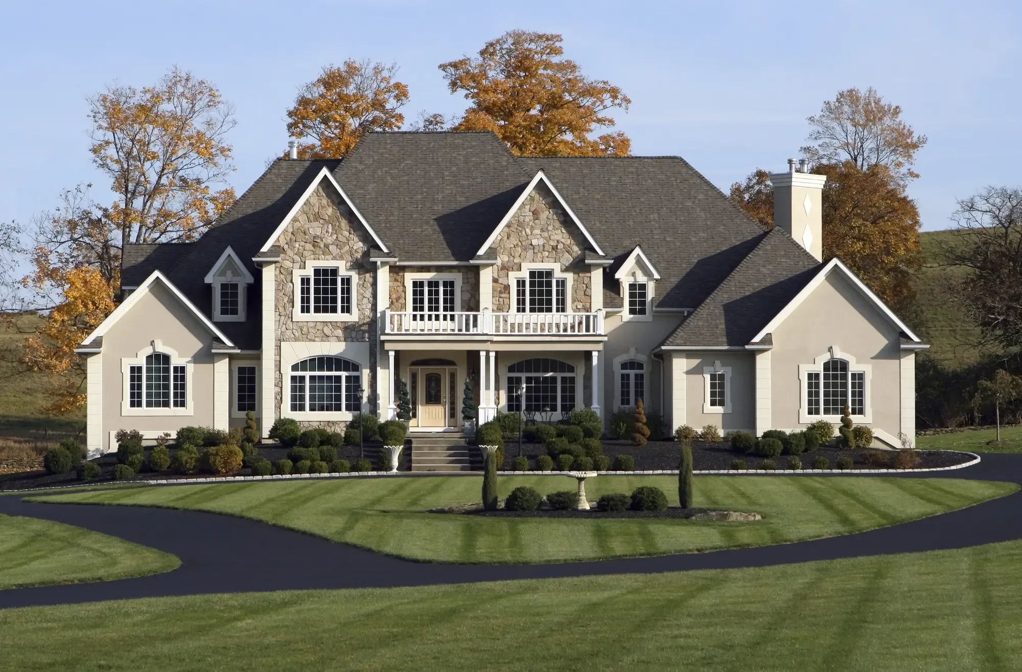 Manicured Edmonton lawn treated by Green Oasis Services